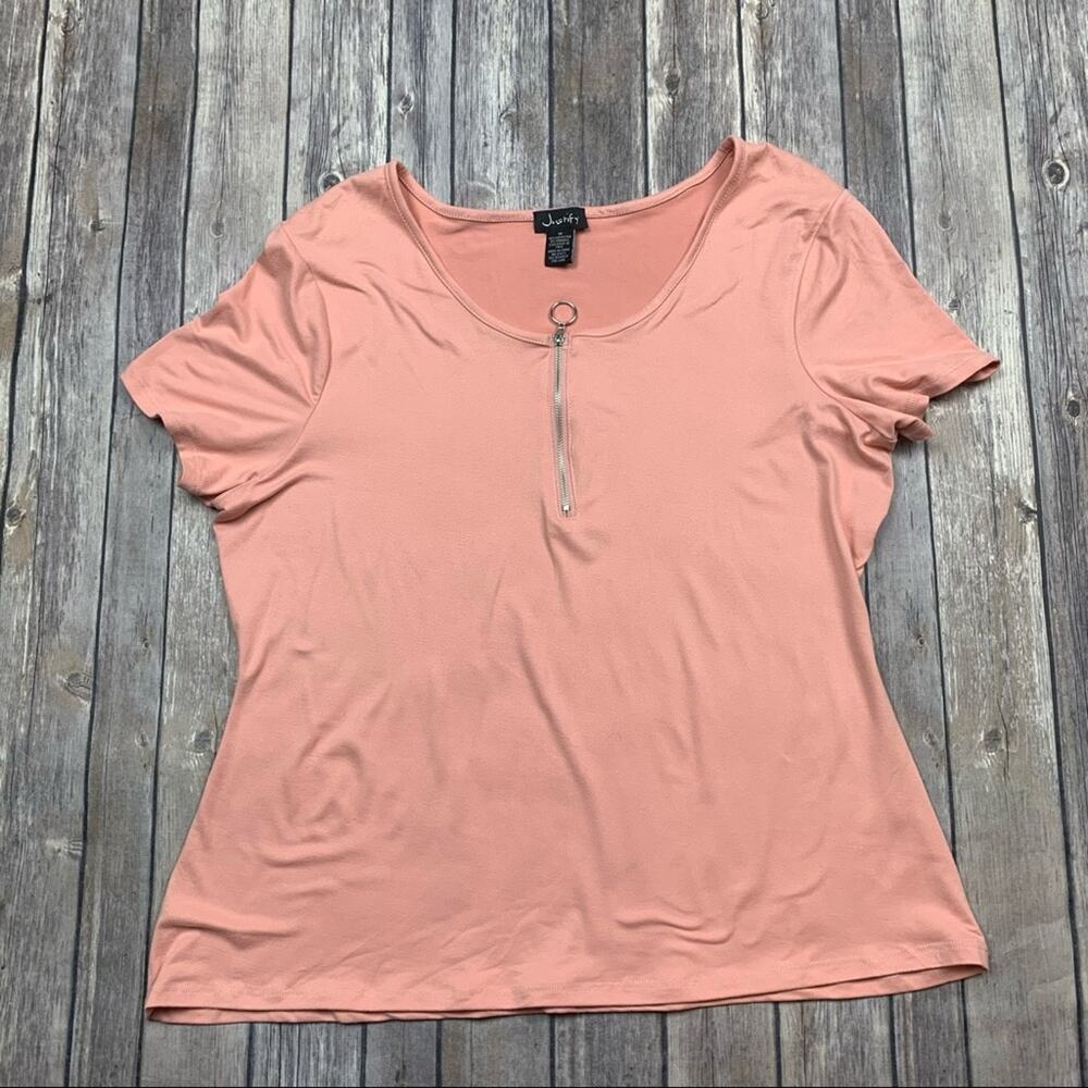 Justify zip tee